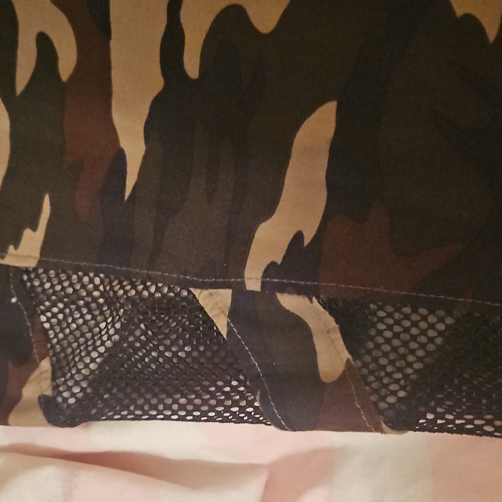 Very Soft Camo Jogger Pants With Netted Sides XL - Picture 3 of 6